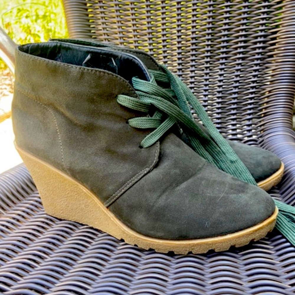 Sociology suede olive green booties